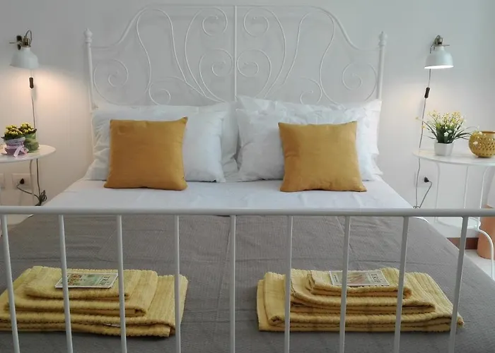 לינה וארוחת בוקר Acasadienrico 3*